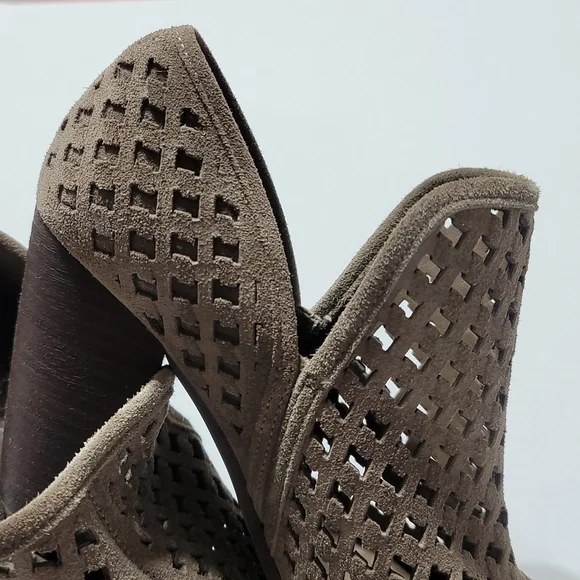 VINCE CAMUTO Brown Suede Ankle Boots Womens High Heel Booties Size 8M - Picture 9 of 16